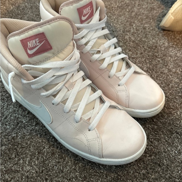 Nike shoes - Picture 1 of 4